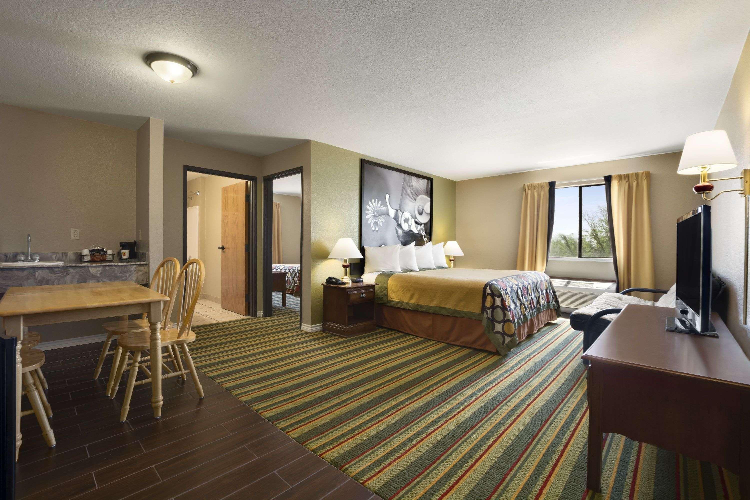 Super 8 By Wyndham Childress Exterior foto