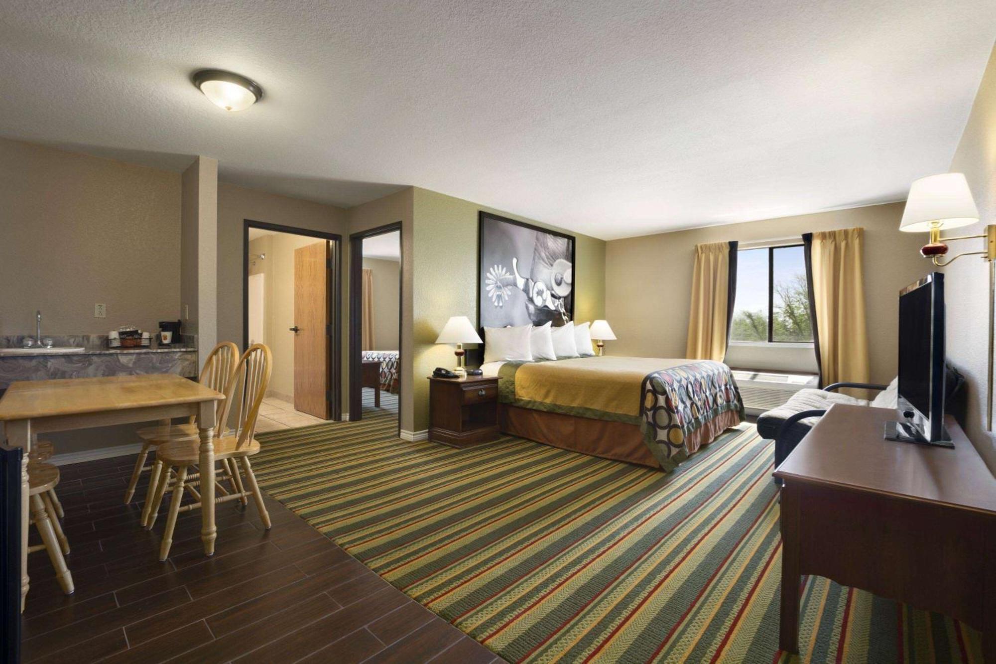 Super 8 By Wyndham Childress Exterior foto